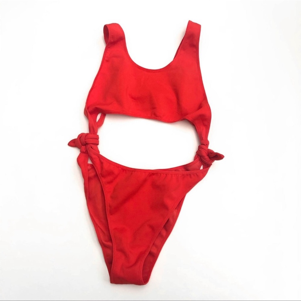 High cut out one piece Kendall& Kylie swimsuit